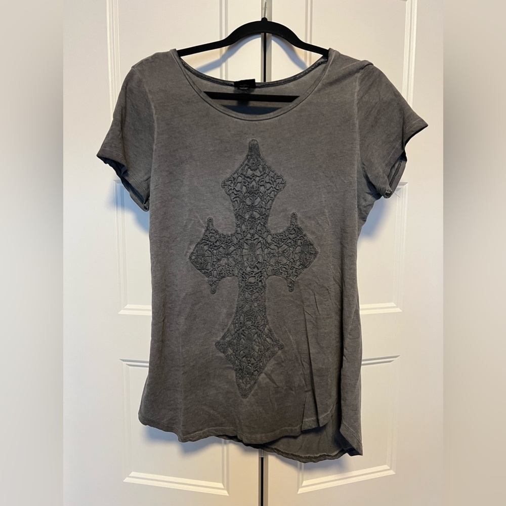 Day trip cross tee